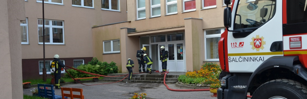 Ugniagesiai – mokykla: priešgaisrinės saugos pratybos
