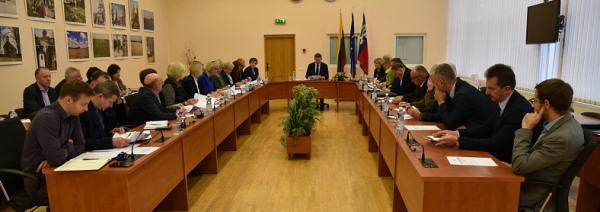 Meras susitiko su seniūnais