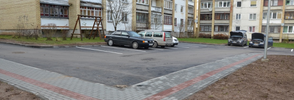 Šalčininkuose atnaujinti daugiabučių kiemai
