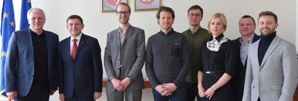 Pasirašyta sutartis dėl pusiau požeminių komunalinių atliekų konteinerių aikštelių įrengimo