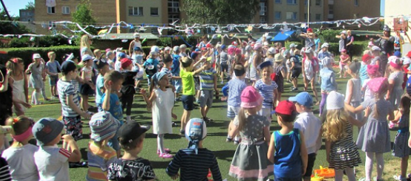 Lopšelio – darželio „Vyturėlis“ darželinukai Vaikų gynimo dieną mėgavosi puikiu oru, saule ir...