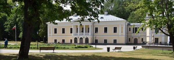 Jaszuny – gmina z reprezentacyjnym pałacem w tle