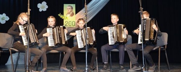 Młodociani muzycy z Solecznik zagrali na cześć swojego patrona