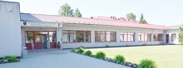 Remont wnętrz gimnazjum im. J. Śniadeckiego w Solecznikach posuwa się szybko do przodu
