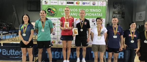 Stalo teniso veteranai nenusileidžia jauniems sportininkams