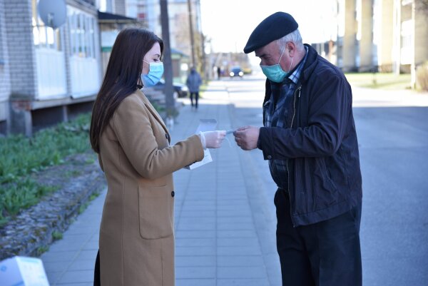 Nuo rytojaus kaukių dėvėjimas bus privalomas ir viešuose renginiuose