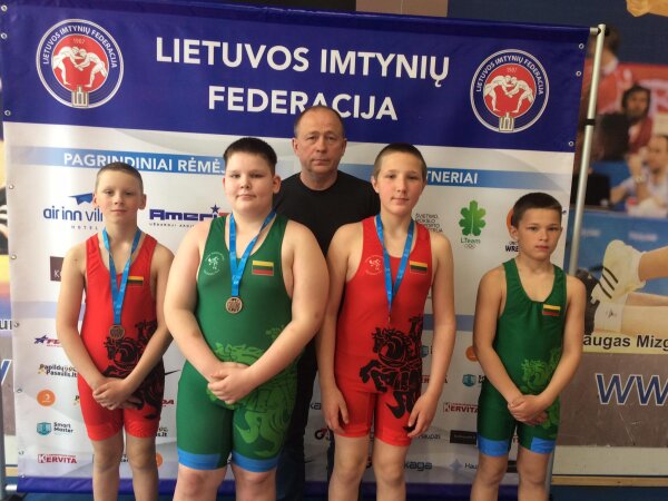 Sporto mokyklos imtynininkai siekia medalių