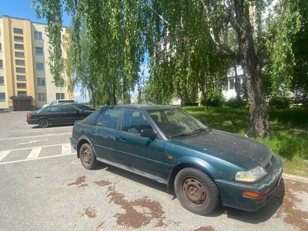 „Vaiduokliai“ ant ratų: neeksploatuojami automobiliai mūsų kiemuose