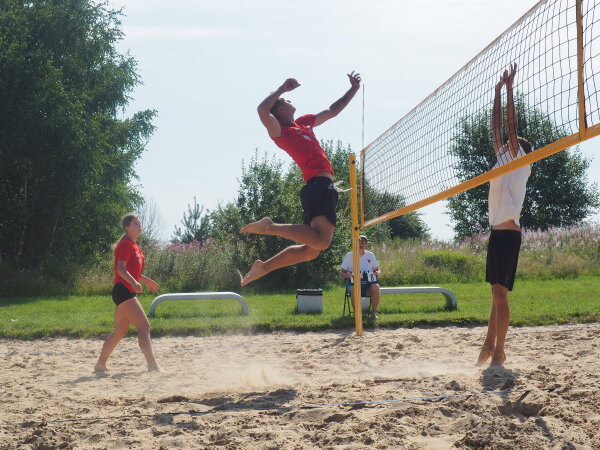W Solecznikach rozegrano turniej siatkówki plażowej par mieszanych