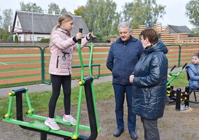 Pabarėje atidaryta lauko treniruoklių aikštelė