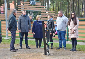 Pabarėje atidaryta lauko treniruoklių aikštelė