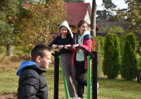 Pabarėje atidaryta lauko treniruoklių aikštelė