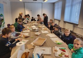 Edukacija vaikams „Meduolinių eglutės žaisliukų puošimas“