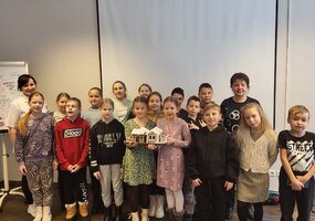 Edukacija vaikams „Meduolinių eglutės žaisliukų puošimas“