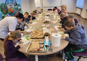 Edukacija vaikams „Meduolinių eglutės žaisliukų puošimas“