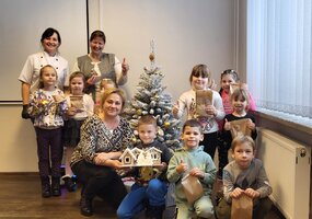 Edukacija vaikams „Meduolinių eglutės žaisliukų puošimas“