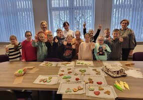 Edukacja dla dzieci „Upiększenie zabawek piernikowych na choinkę”