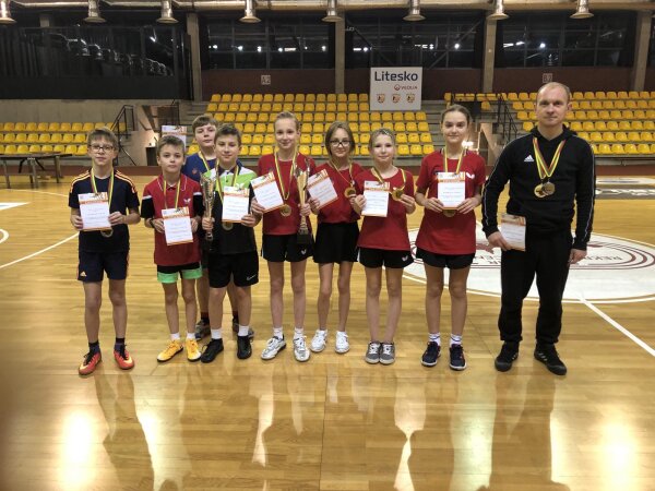 Stalo tenisininkai užtikrintai skina pergales