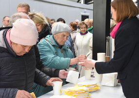 W Solecznikach otwarte odnowione targowisko