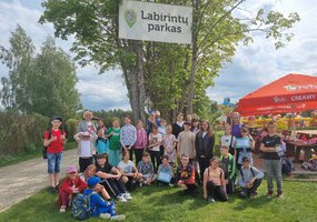 Baltosios Vokės ir Šalčininkų vaikų dienos centrus lankantys vaikai pramogavo Anykščių labirintų parke