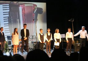 „Vaikystė muzikos garsų ir šokio jūroje“