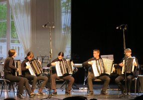 „Vaikystė muzikos garsų ir šokio jūroje“