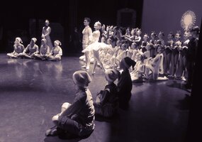 „Vaikystė muzikos garsų ir šokio jūroje“