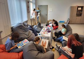 Malowanie na płótnie w przestrzeni młodzieżowej w Ejszyszkach