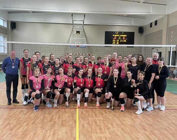 Tinklininkės varžėsi „VoliVita-tinklinis visą gyvenimą!“ salės tinklinio turnyre