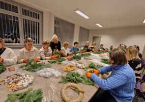 Warsztaty robienia wieńca adwentowego