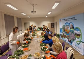 Warsztaty robienia wieńca adwentowego