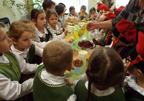 „Skirtingos tautos – viena šeima”
