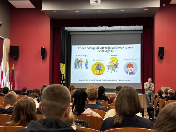 Organizuoti mokinių susitikimai su toksikologijos gydytoju