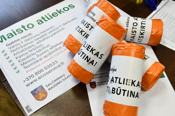 Oranžiniai maišeliai maisto atliekų rūšiavimui
