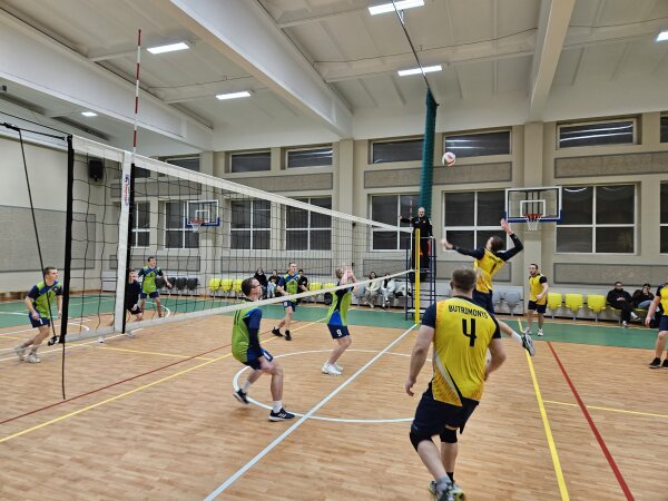 Prasidėjo moterų ir vyrų tinklinio pirmenybės Šalčininkų rajono mero taurei laimėti