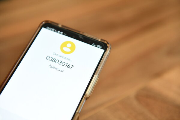 Tarpmiestinį prefiksą 8 telefonų numeriuose pakeis 0 arba +370