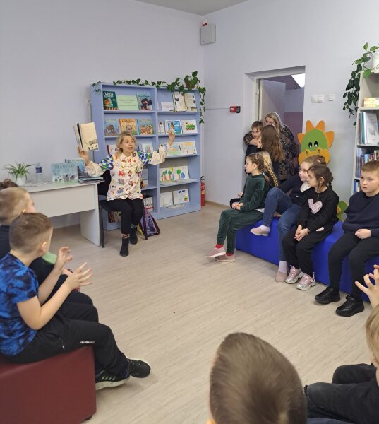 Susitikimai su rašytojais viešosios bibliotekos skyriuose