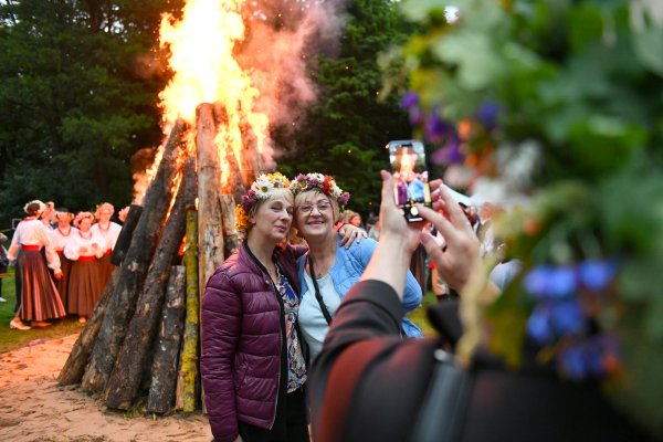 Magiškos, lietingos ir ugningos Joninės Jašiūnuose