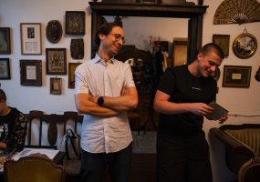 Teatro projektas „Kalbantys jausmai” – jaunimo emocijos virstančios poezija