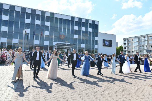Polonez na placu w Solecznikach