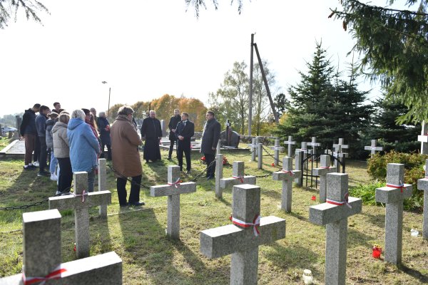 LR ambasados ir Savivaldybės atstovai lankė atminimo vietas