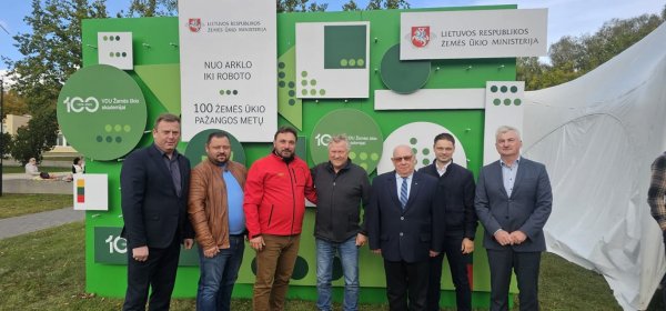 Už nuopelnus šalies žemės ūkiui apdovanoti trys rajono ūkininkai