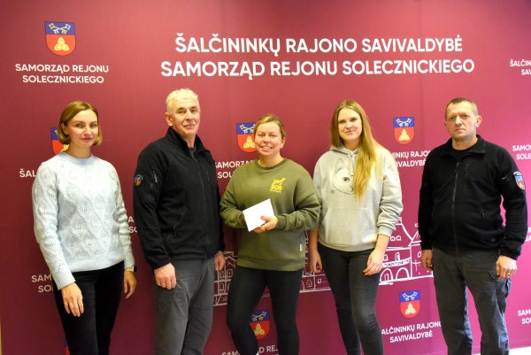 Gyvūnų prieglaudai perduoti Pyragų dieną surinkti pinigai