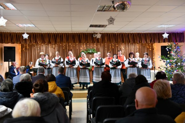 Kalėdinės giesmės skambėjo Dainavoje