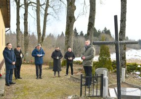 Armijos Krajovos karių kapų lankymas Pasmerktųjų karių atminties dienos išvakarėse