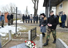 Armijos Krajovos karių kapų lankymas Pasmerktųjų karių atminties dienos išvakarėse