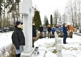 Armijos Krajovos karių kapų lankymas Pasmerktųjų karių atminties dienos išvakarėse