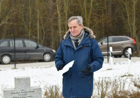 Armijos Krajovos karių kapų lankymas Pasmerktųjų karių atminties dienos išvakarėse