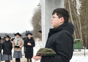 Armijos Krajovos karių kapų lankymas Pasmerktųjų karių atminties dienos išvakarėse