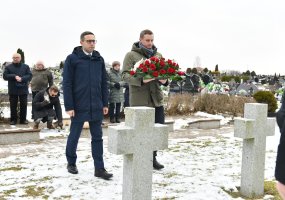 Armijos Krajovos karių kapų lankymas Pasmerktųjų karių atminties dienos išvakarėse